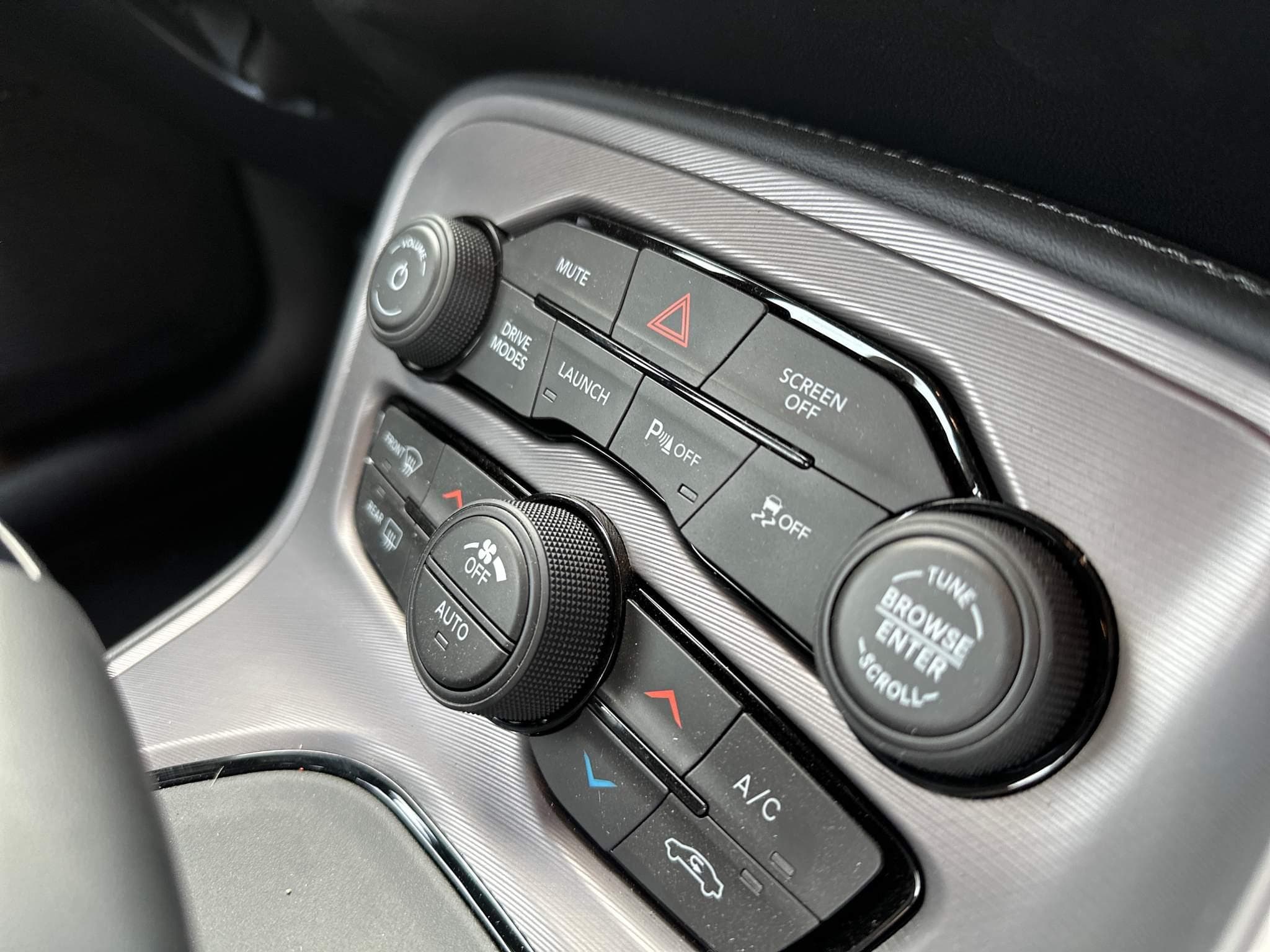 Dodge Challenger - Image 24