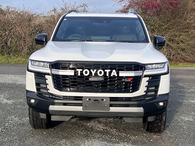 Toyota Land Cruiser - Thumbnail 2