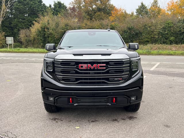 GMC Sierra - Thumbnail 2