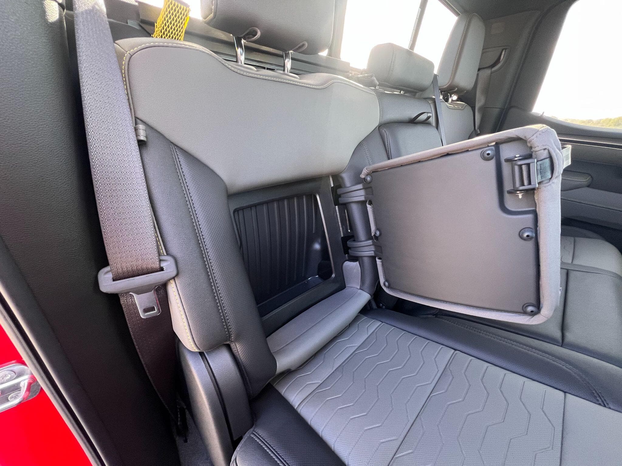 Chevrolet Silverado - Image 34