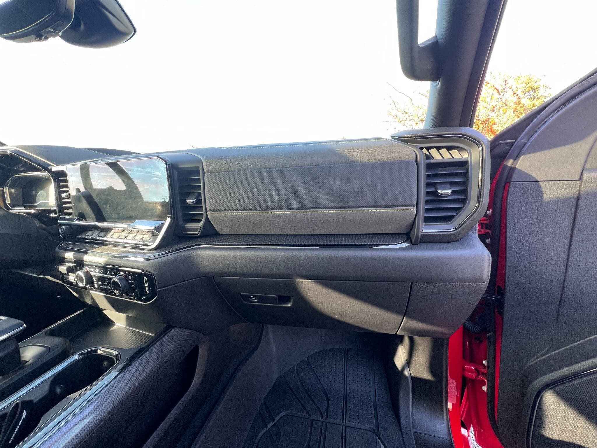 Chevrolet Silverado - Image 27