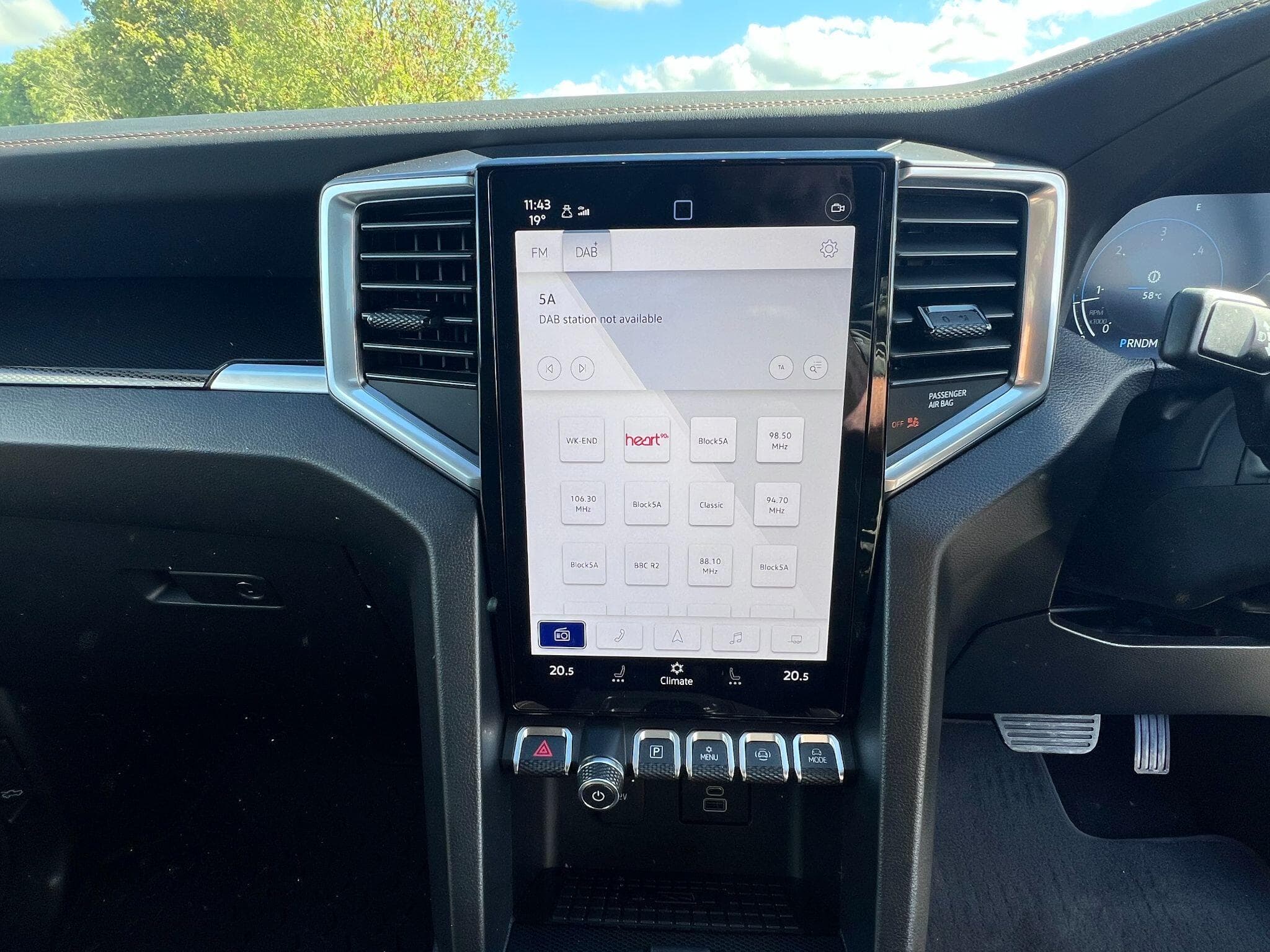 Volkswagen Amarok - Image 18