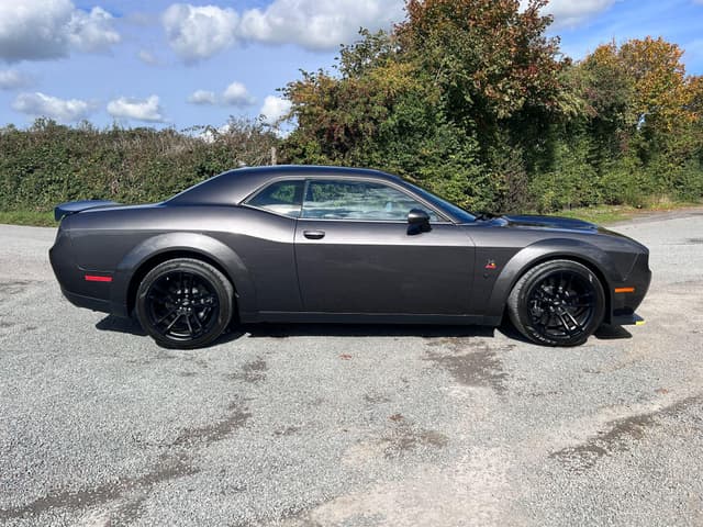 Dodge Challenger - Thumbnail 3