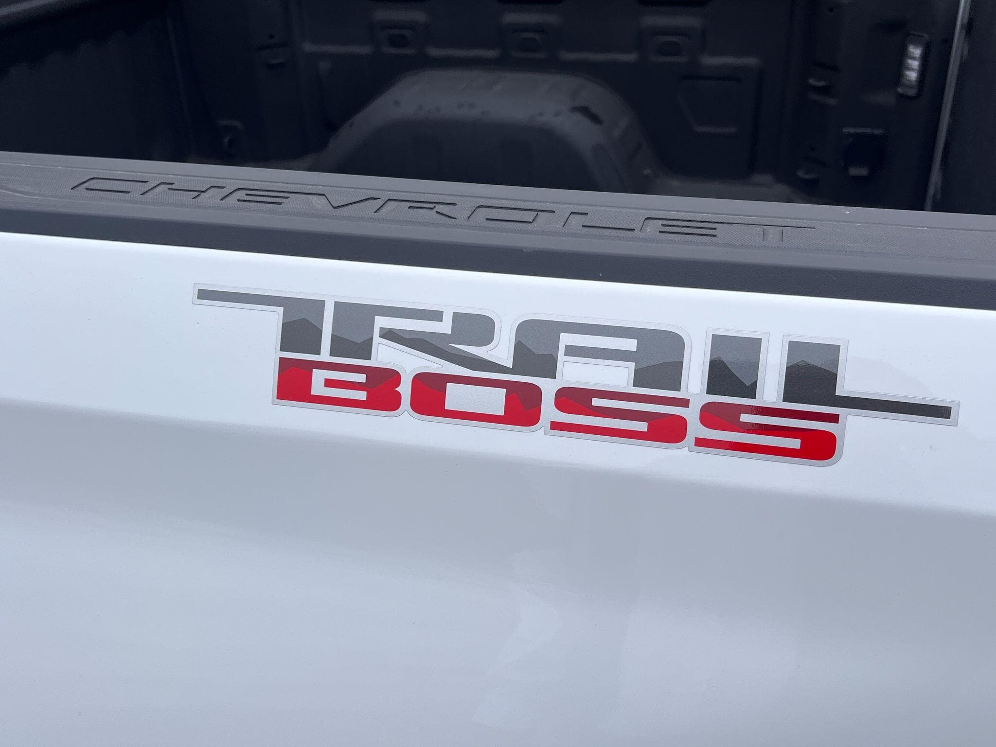 Chevrolet Silverado - Image 33