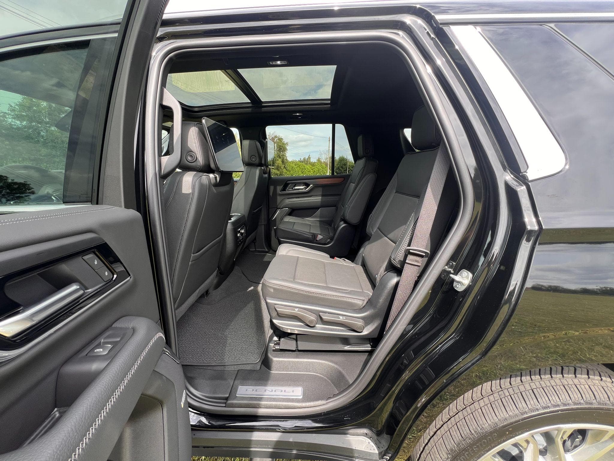 GMC Yukon - Image 18