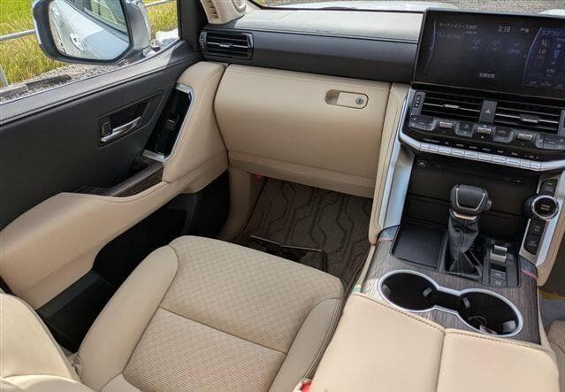 Toyota Land Cruiser - Image 17