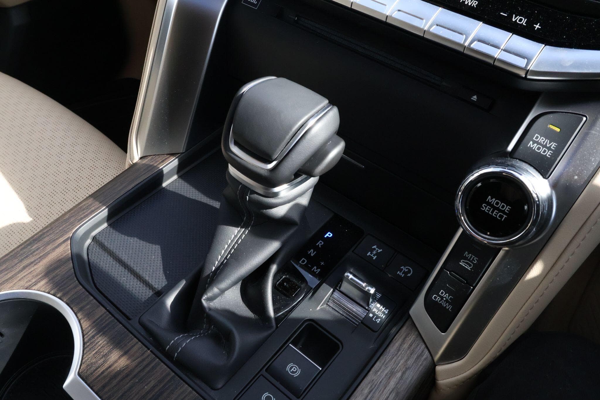 Toyota Land Cruiser - Image 11