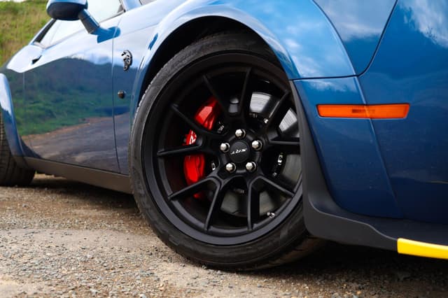 Dodge Challenger - Thumbnail 3