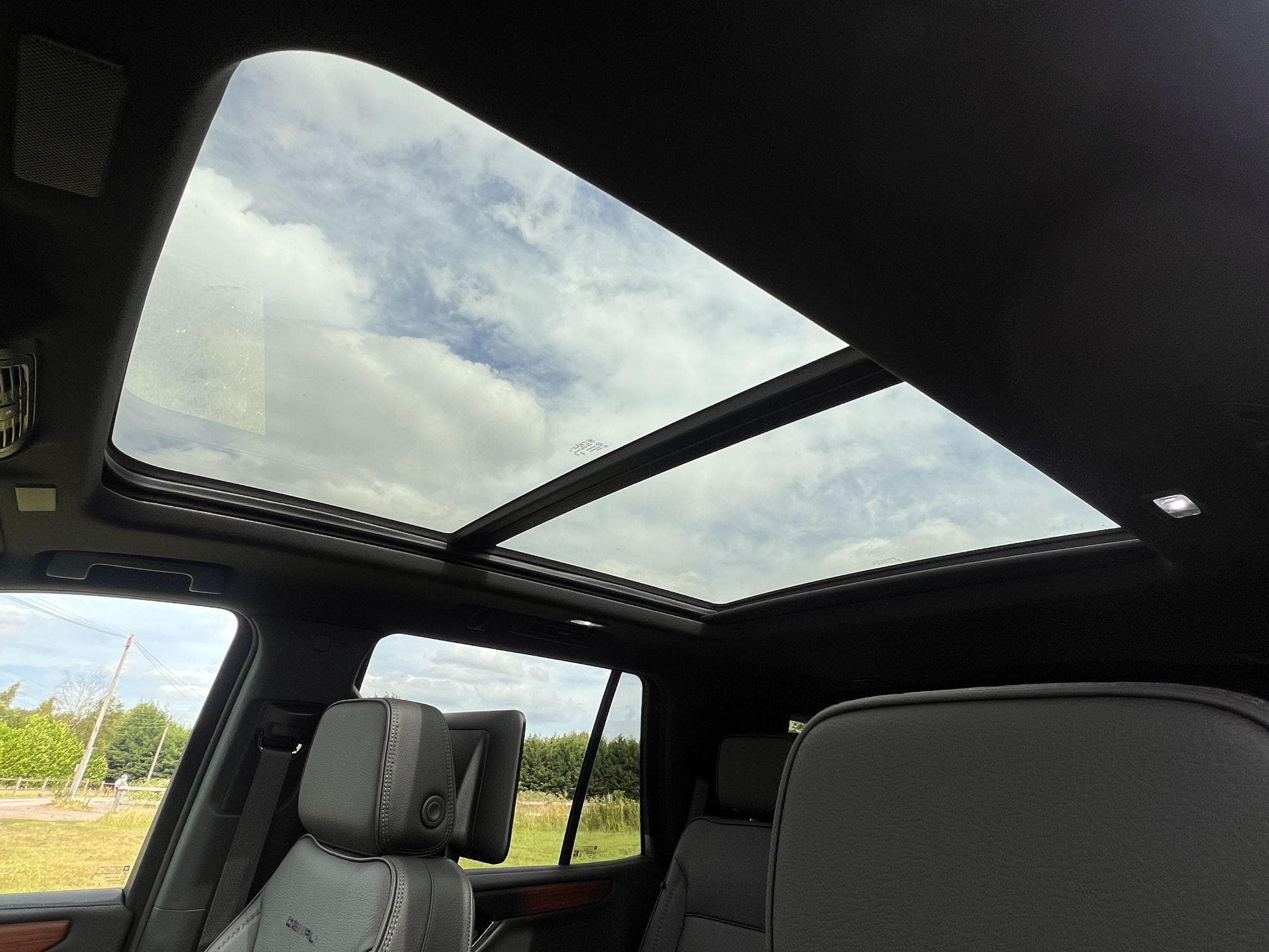 GMC Yukon - Image 17