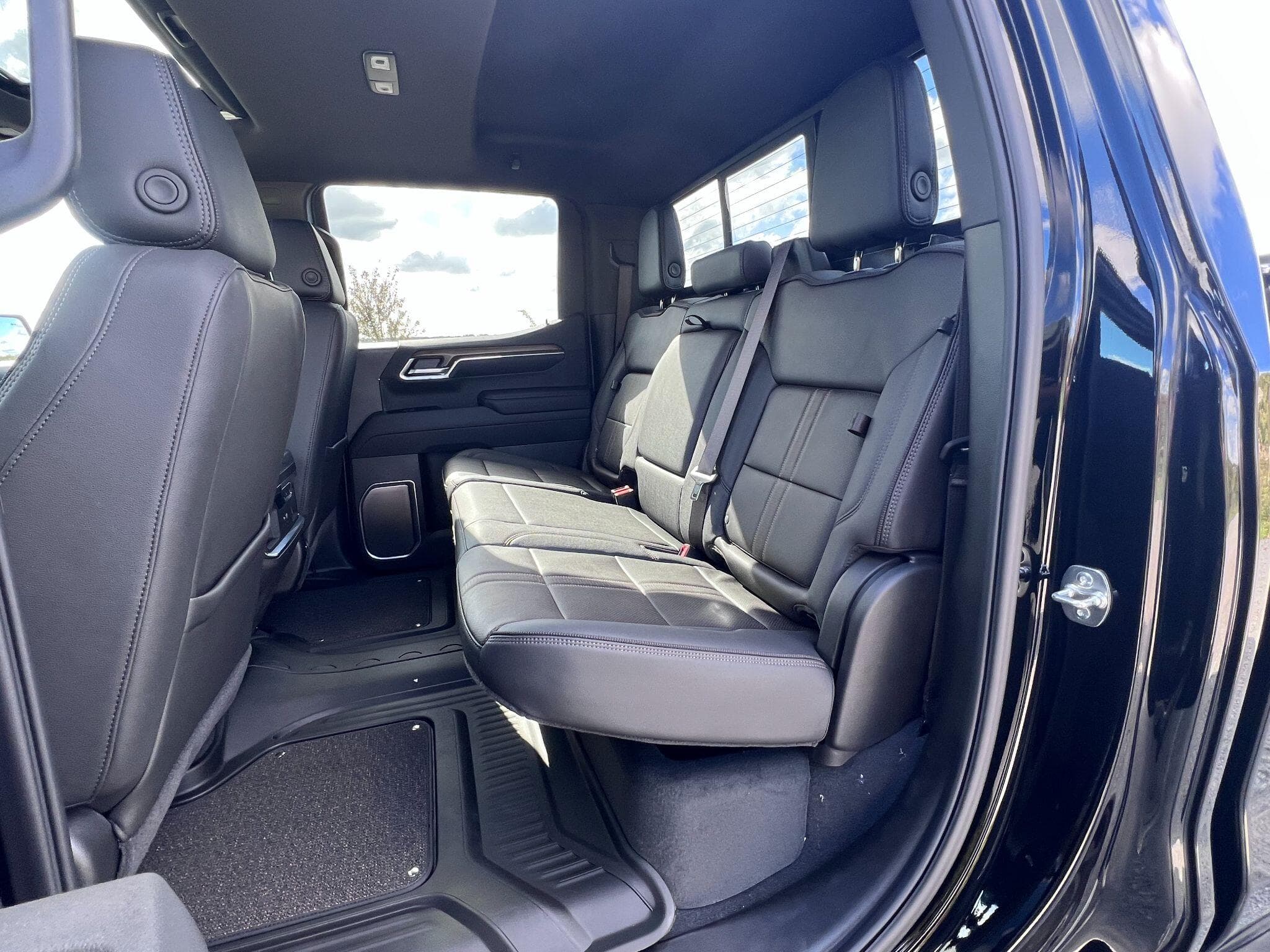 Chevrolet Silverado - Image 28