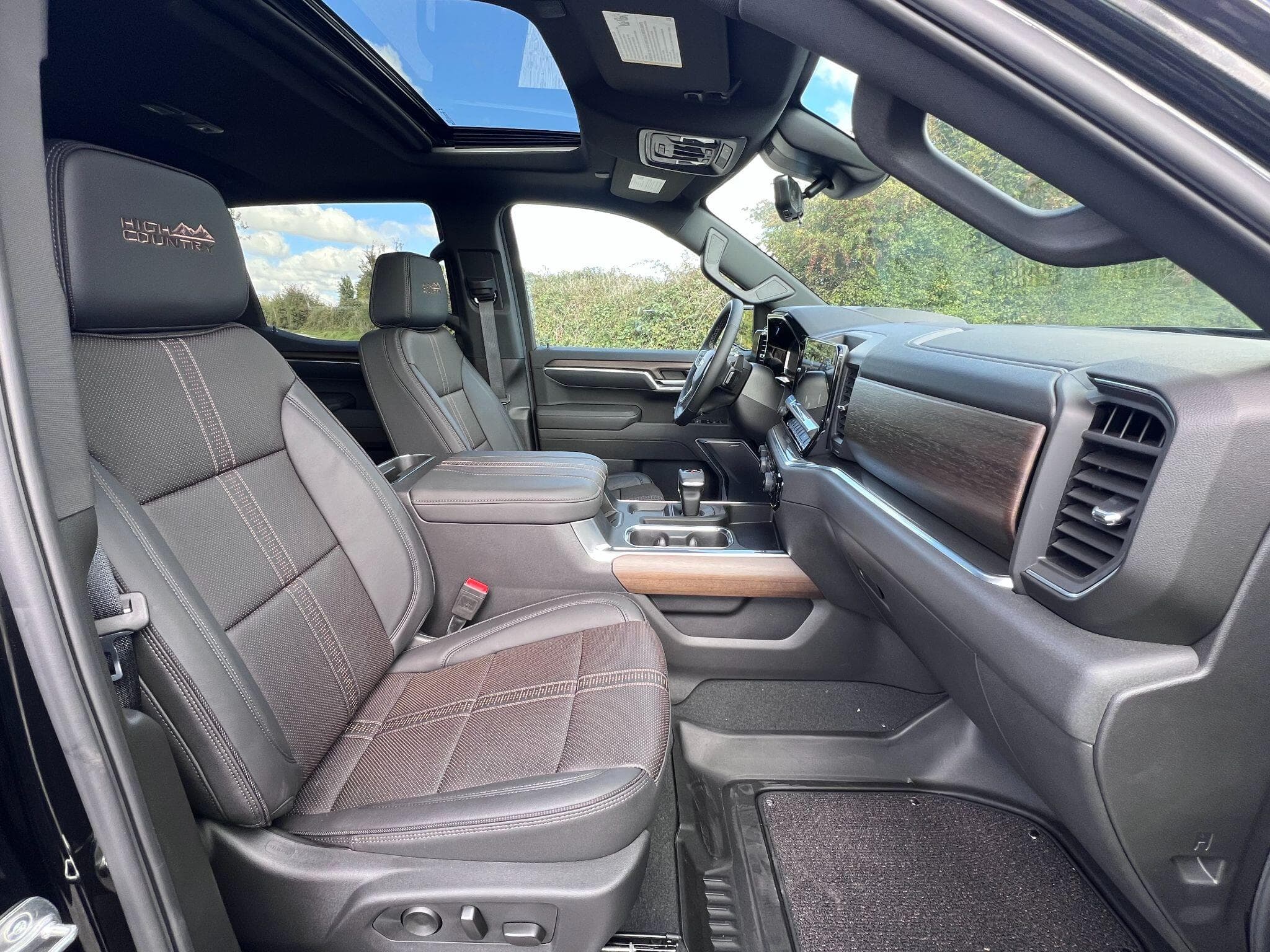 Chevrolet Silverado - Image 11