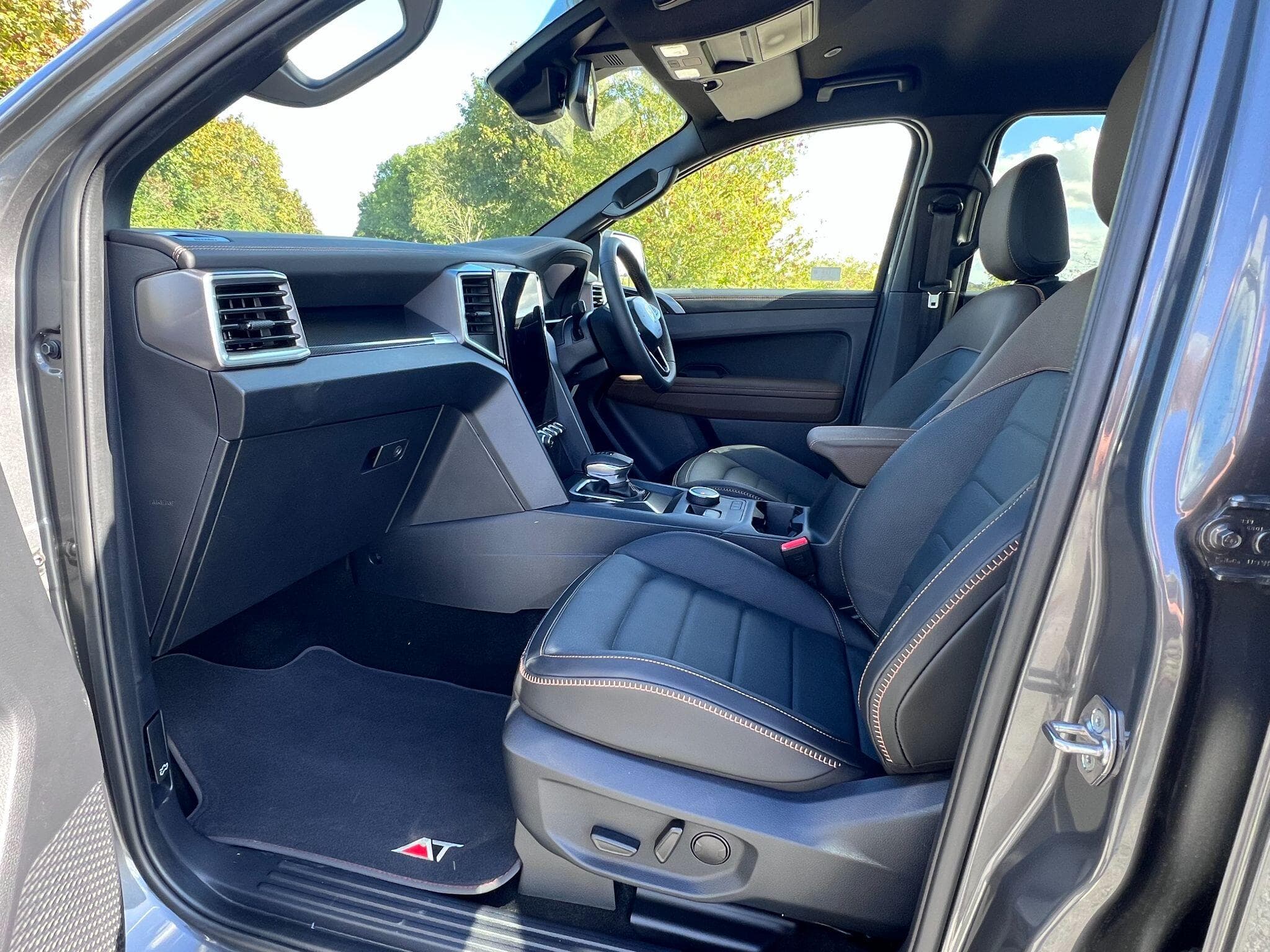 Volkswagen Amarok - Image 12