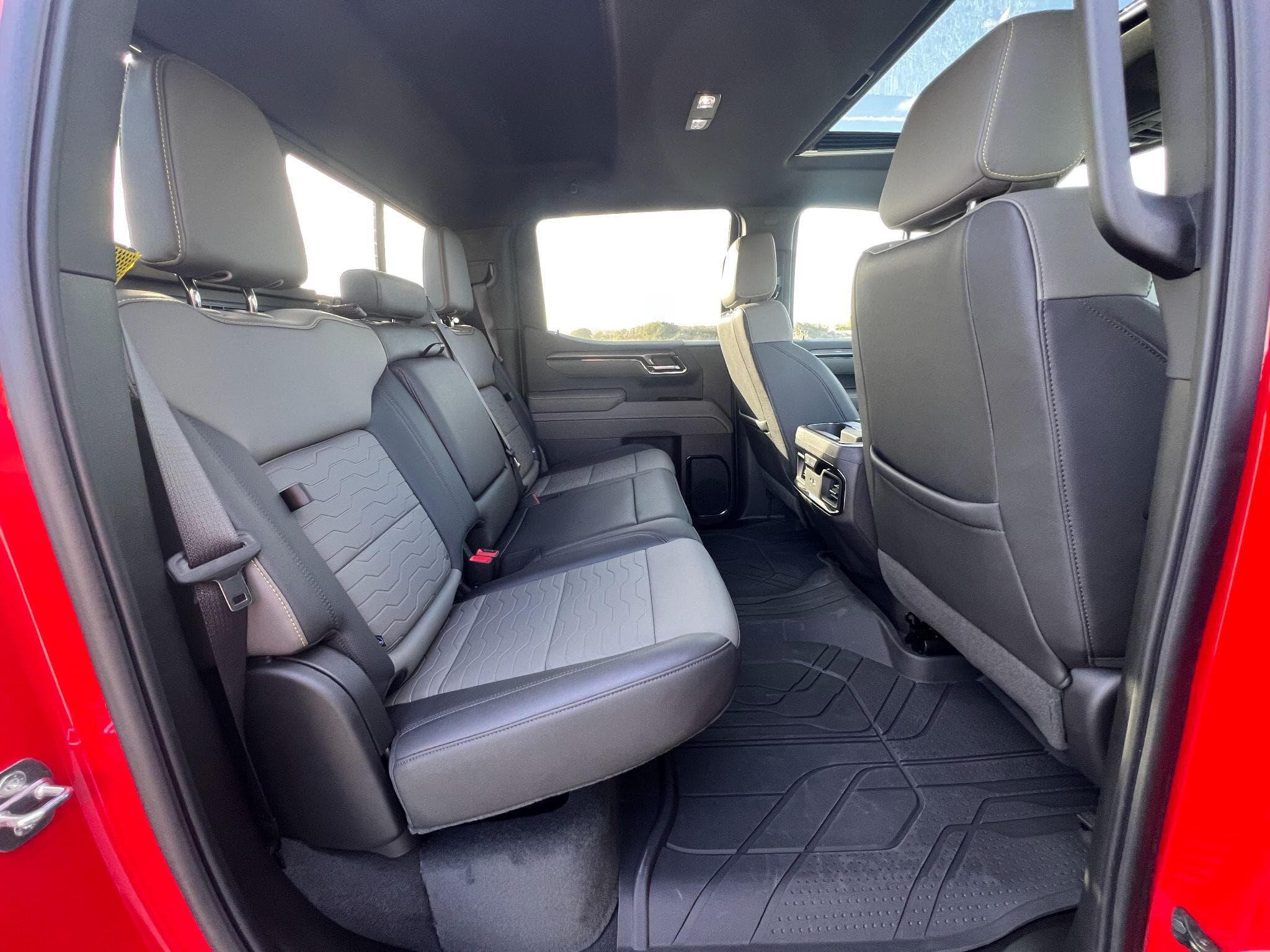 Chevrolet Silverado - Image 32