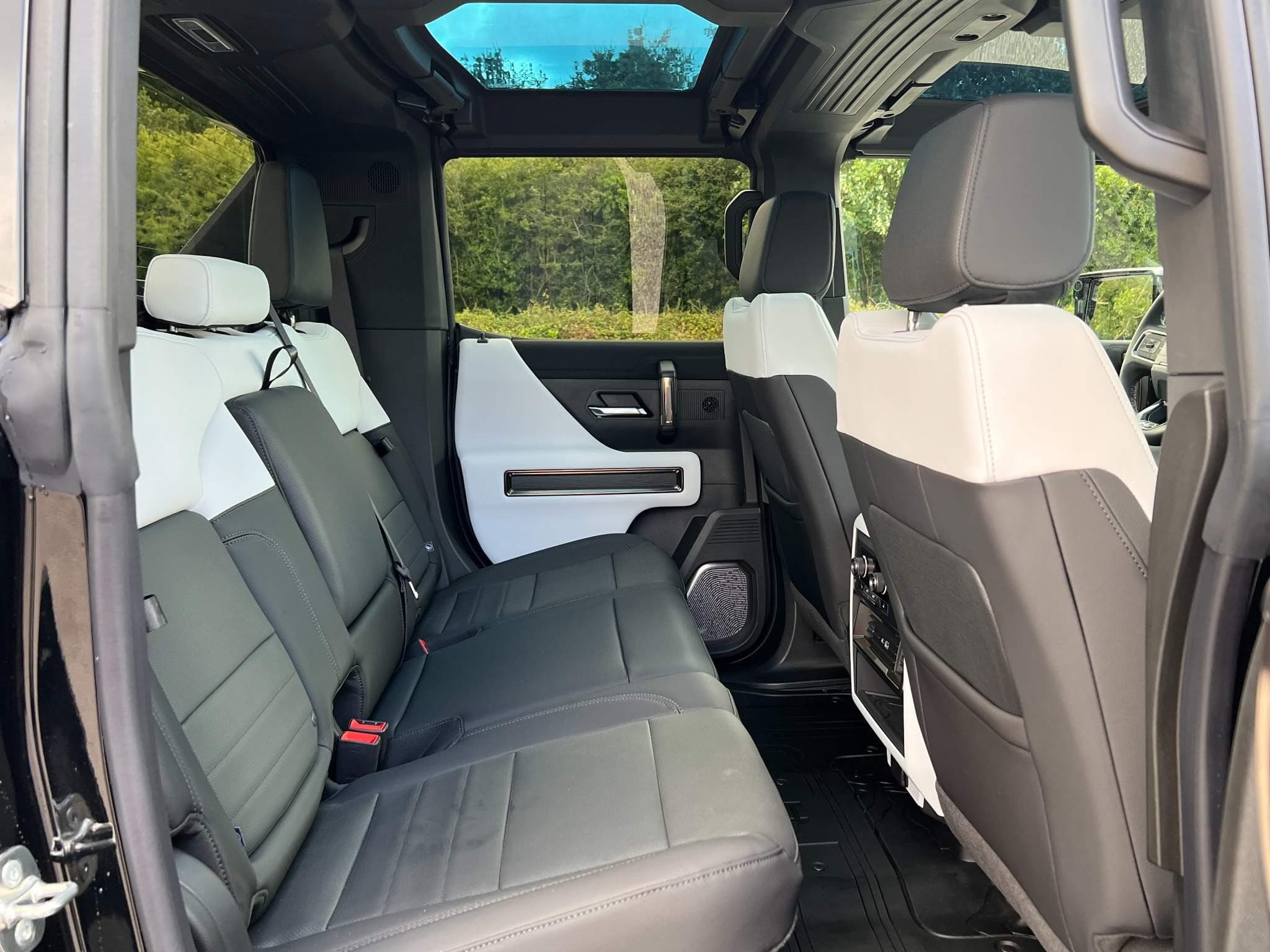 GMC Hummer 3X - Image 11