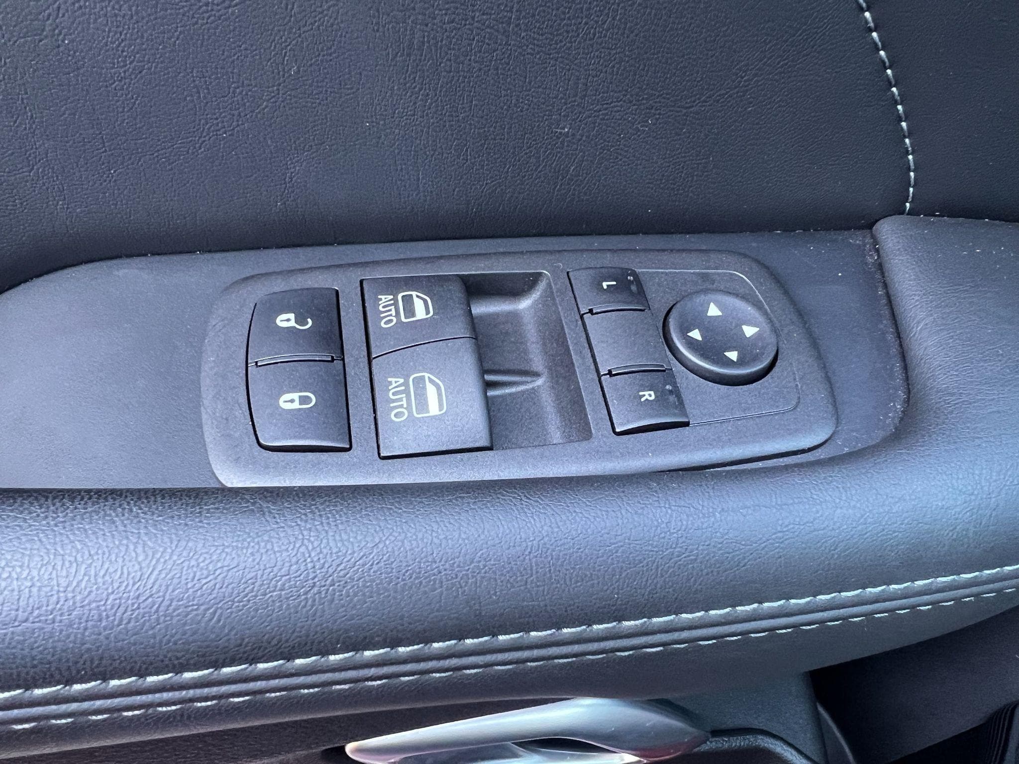 Dodge Challenger - Image 13