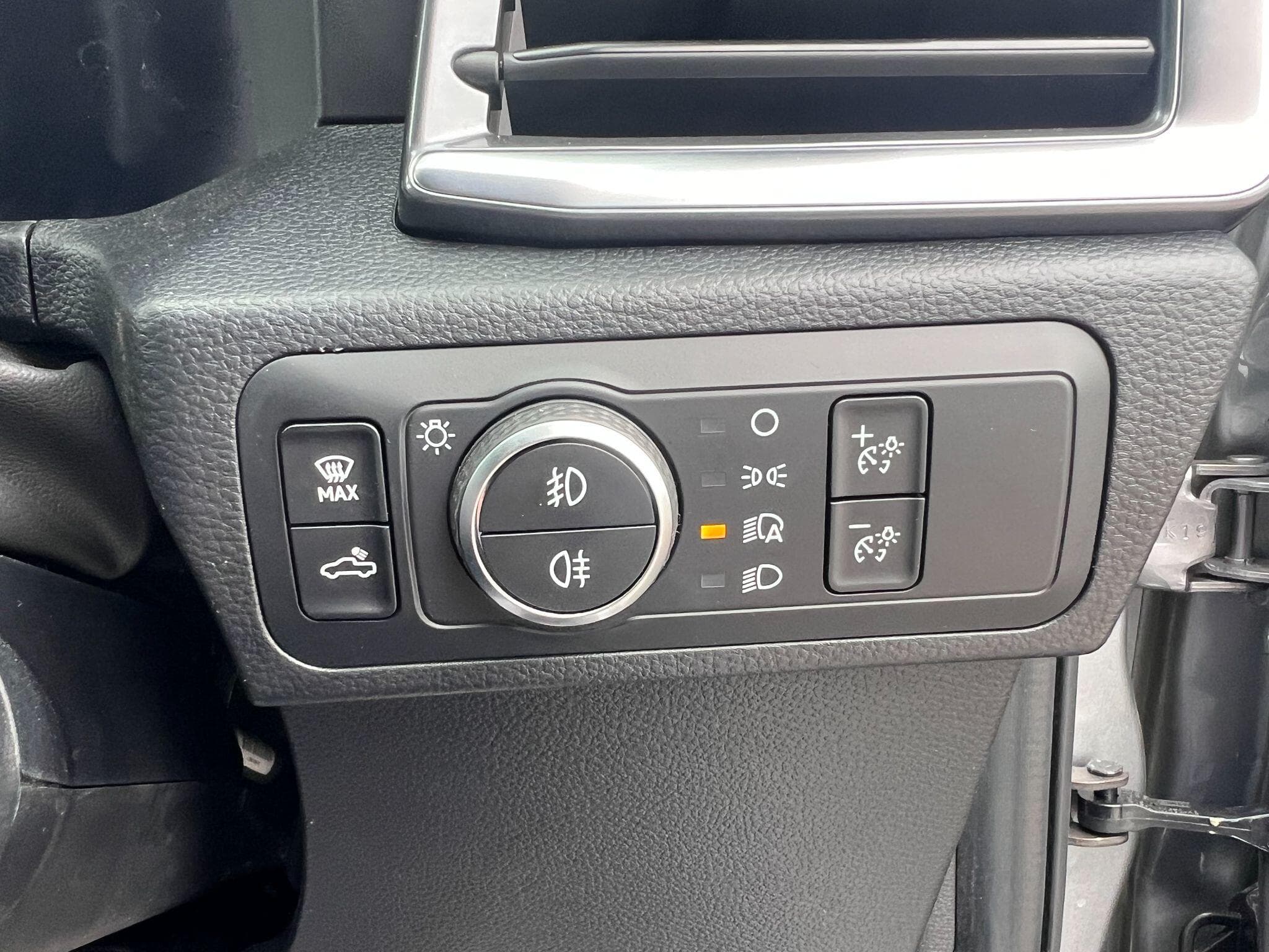 Volkswagen Amarok - Image 11