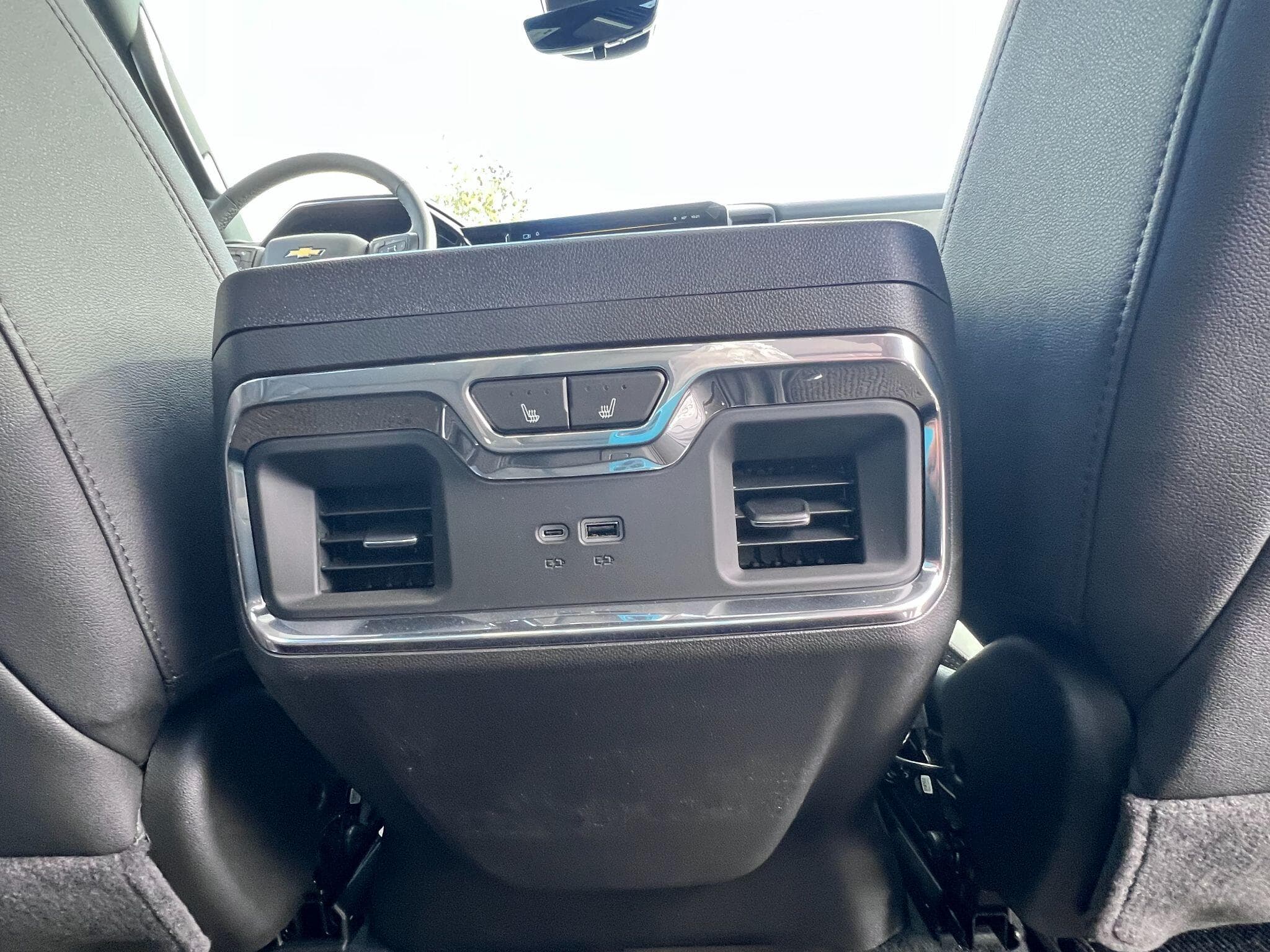 Chevrolet Silverado - Image 32