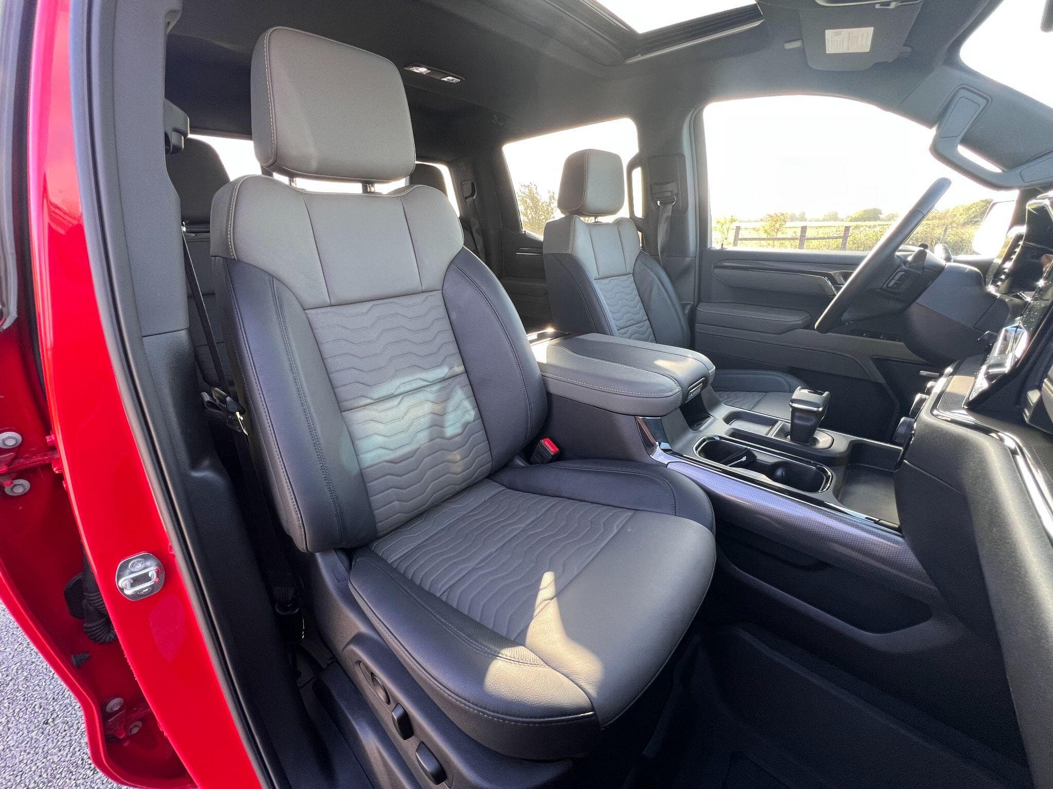 Chevrolet Silverado - Image 30