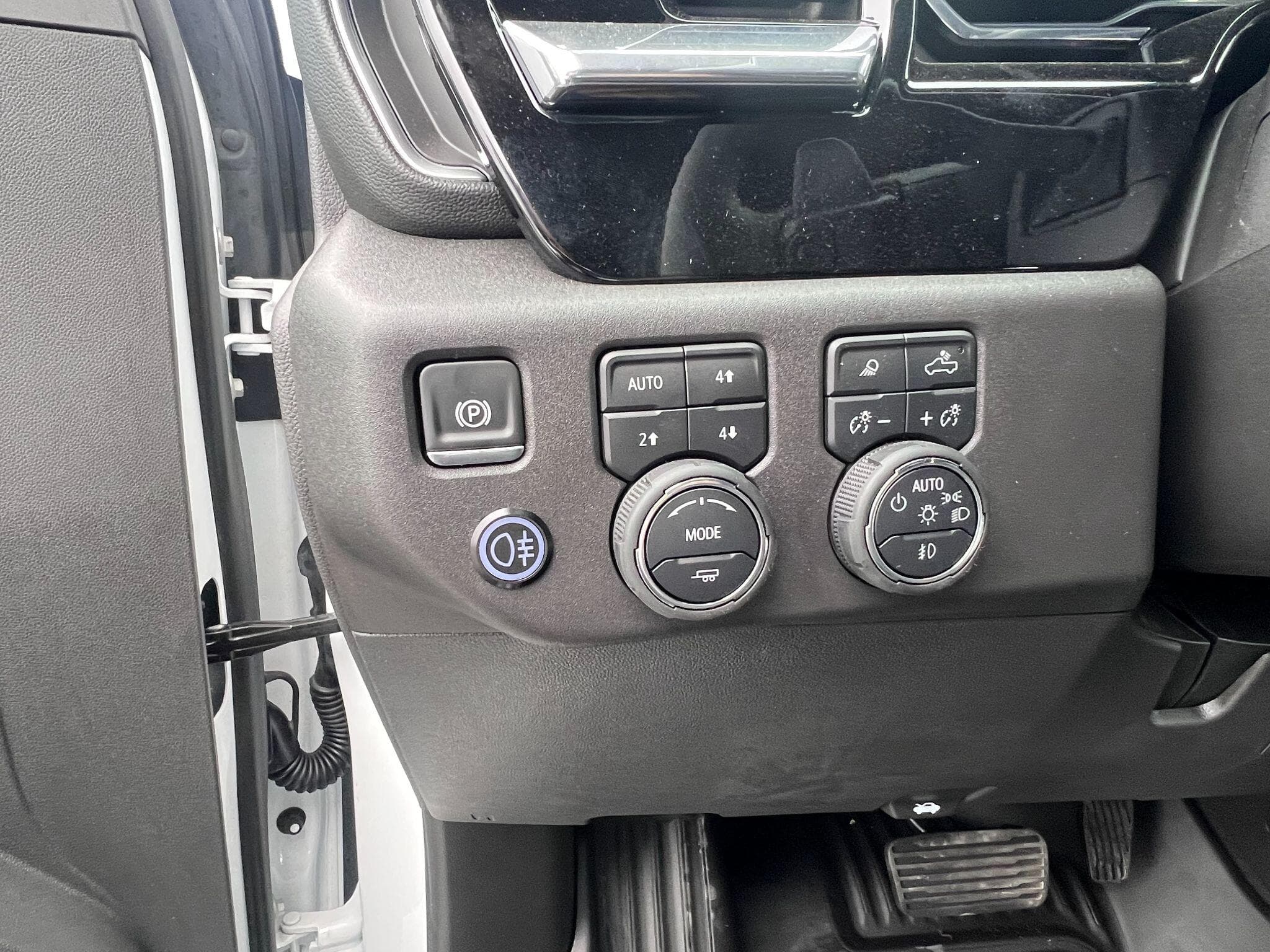 Chevrolet Silverado - Image 10