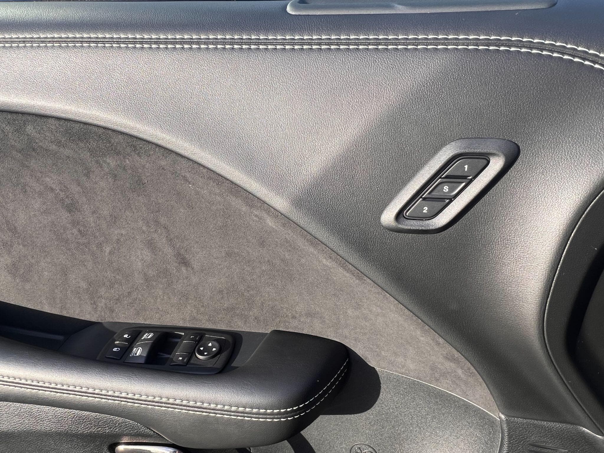 Dodge Challenger - Image 22