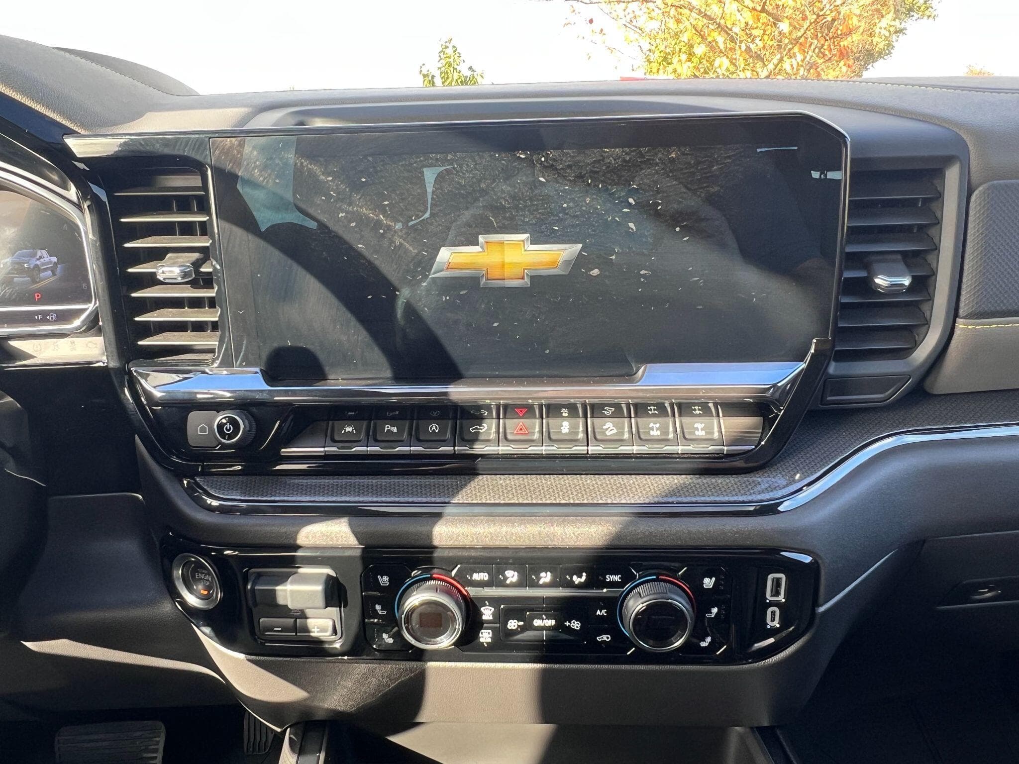 Chevrolet Silverado - Image 18