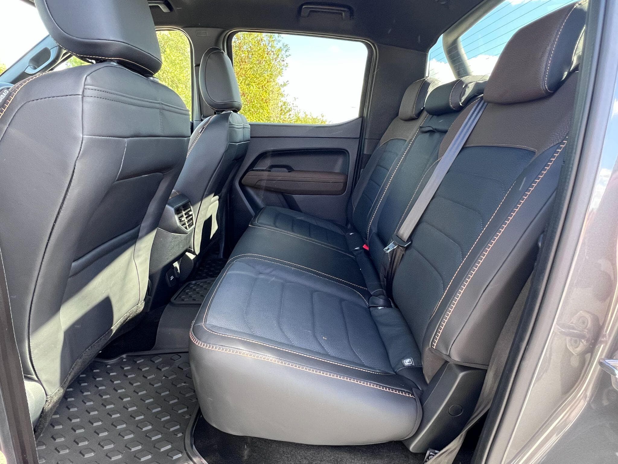 Volkswagen Amarok - Image 14