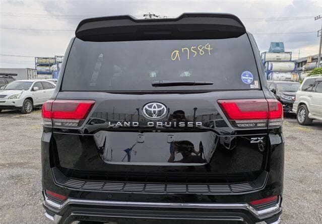 Toyota Land Cruiser - Image 6