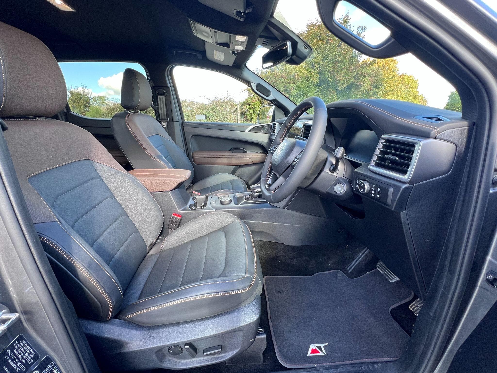 Volkswagen Amarok - Image 10