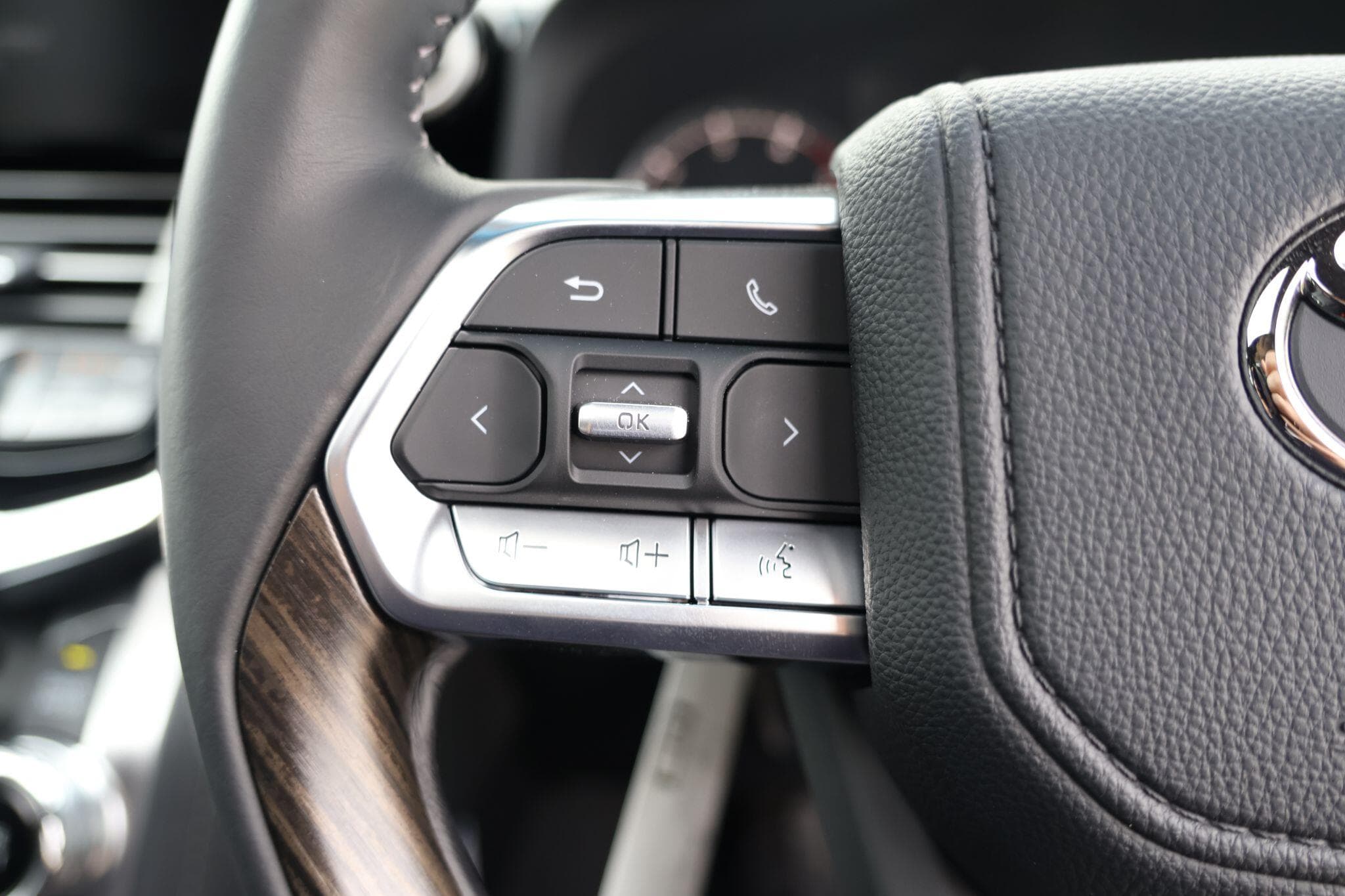 Toyota Land Cruiser - Image 27