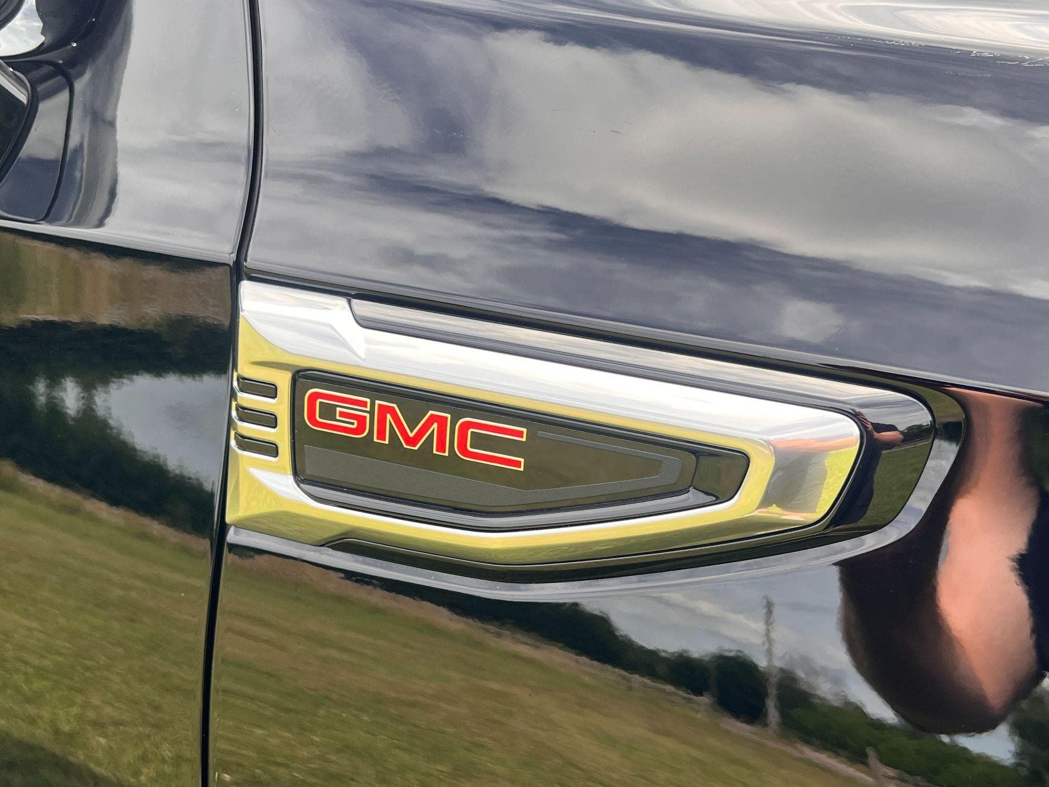 GMC Yukon - Image 14