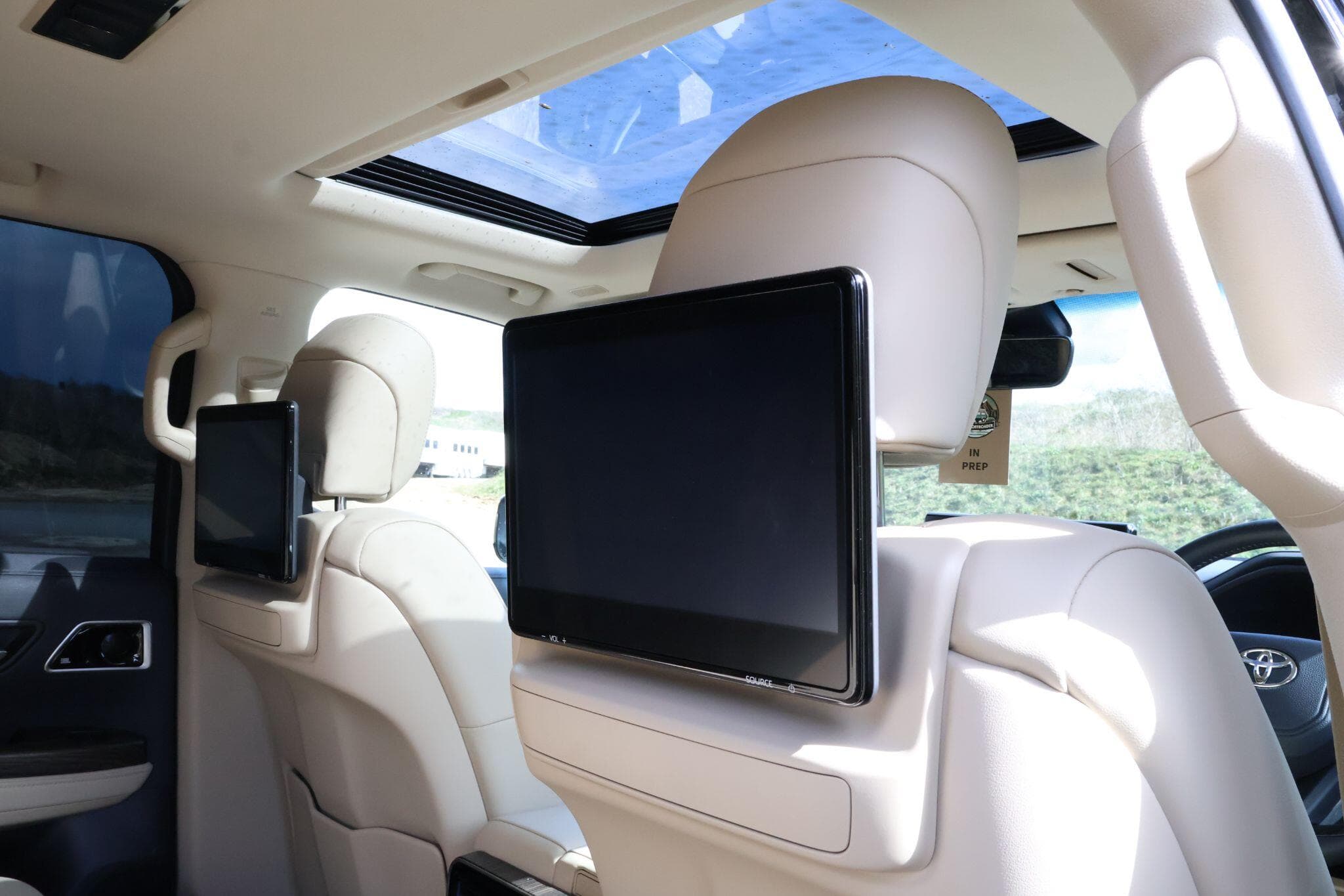 Toyota Land Cruiser - Image 17