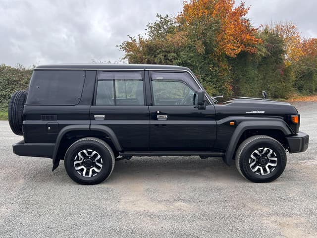 Toyota Land Cruiser - Thumbnail 2