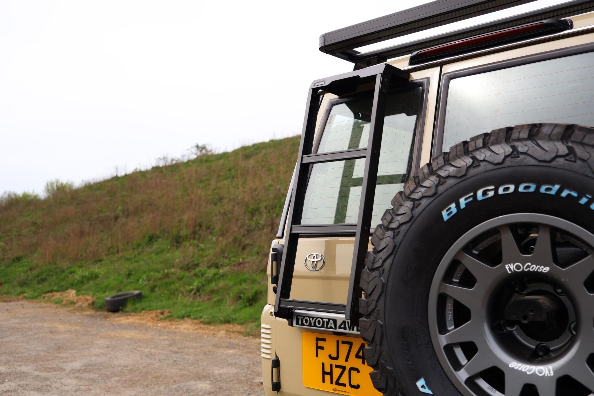 Toyota Land Cruiser - Image 7