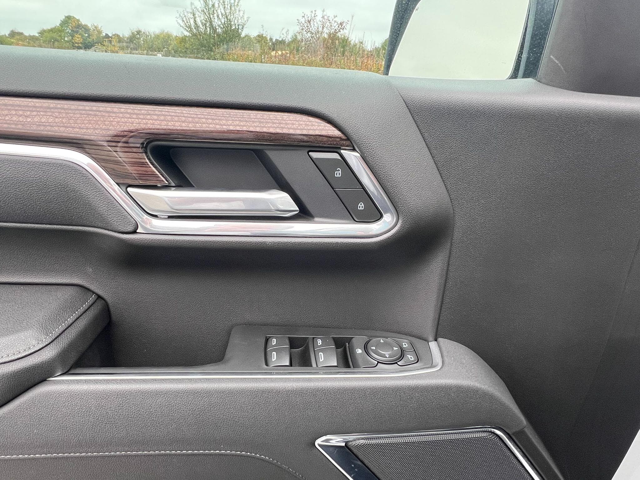 Chevrolet Silverado - Image 9