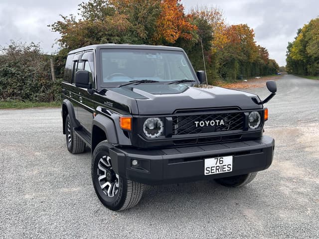 Toyota Land Cruiser - Thumbnail 1