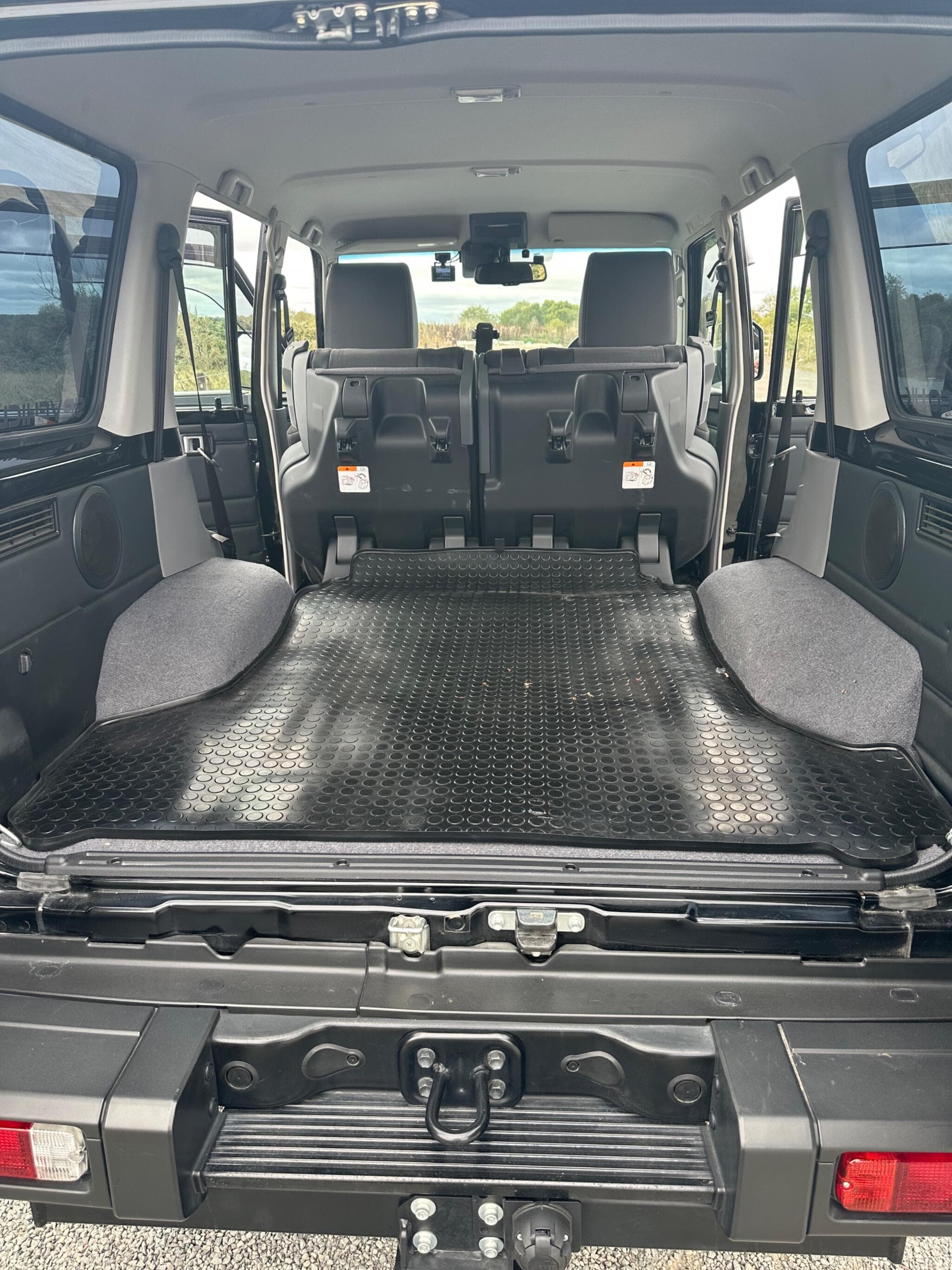Toyota Land Cruiser - Image 11
