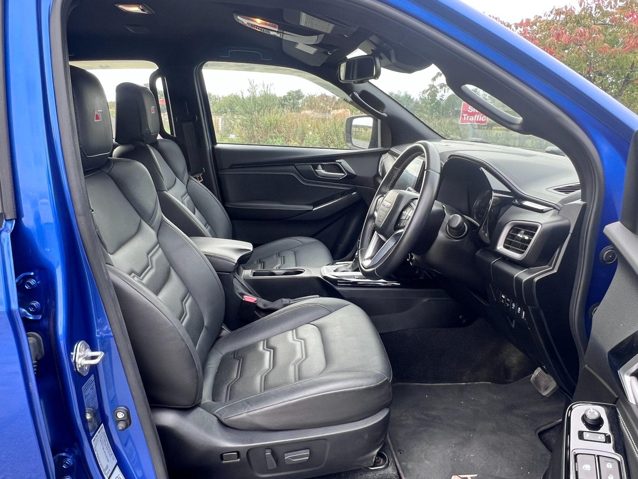 Isuzu D-Max - Image 7