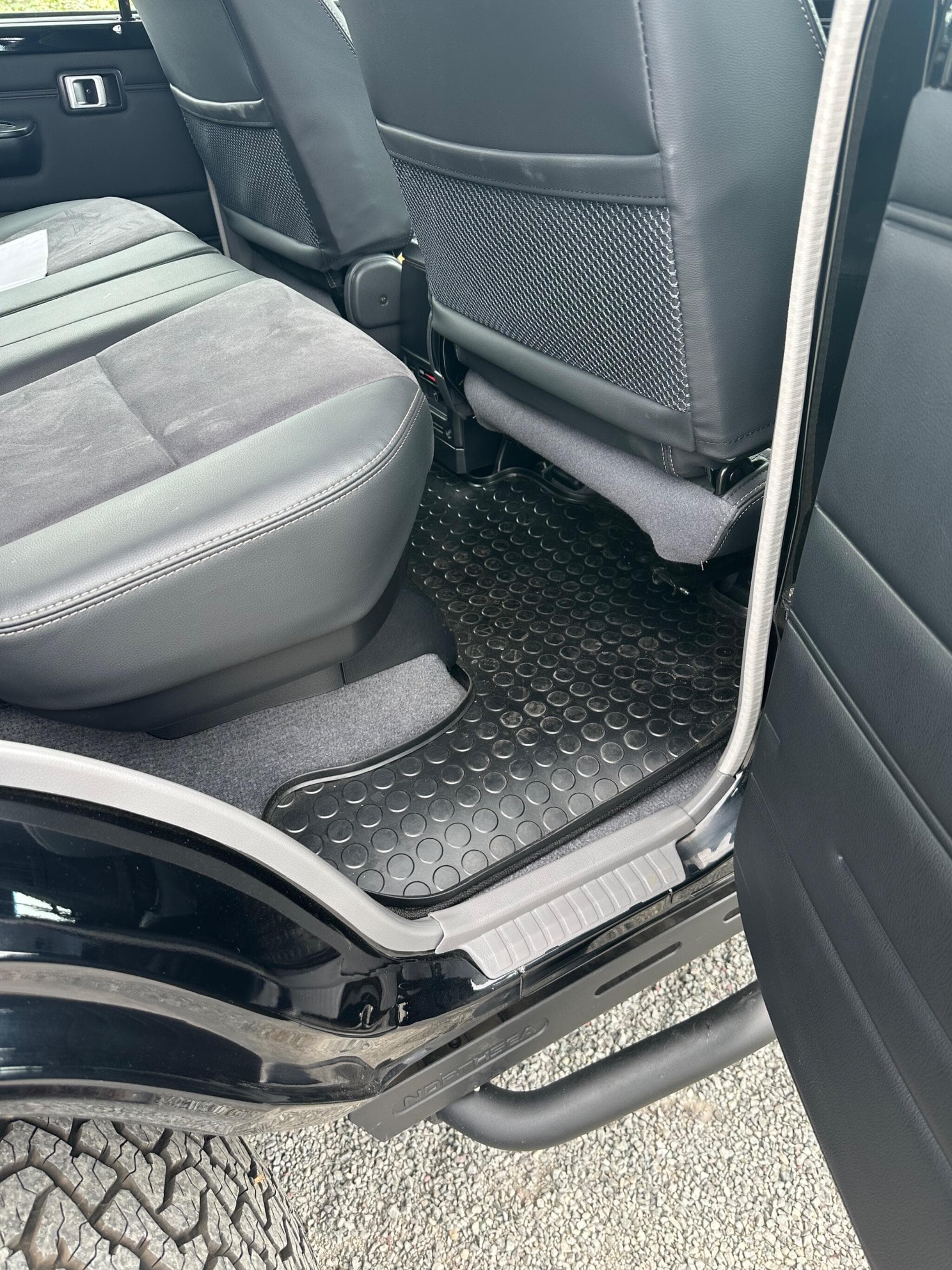 Toyota Land Cruiser - Image 9